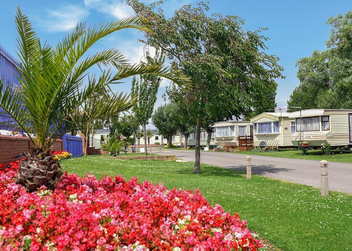 Riverside Caravan Holiday Park Bognor Regis Exterior photo