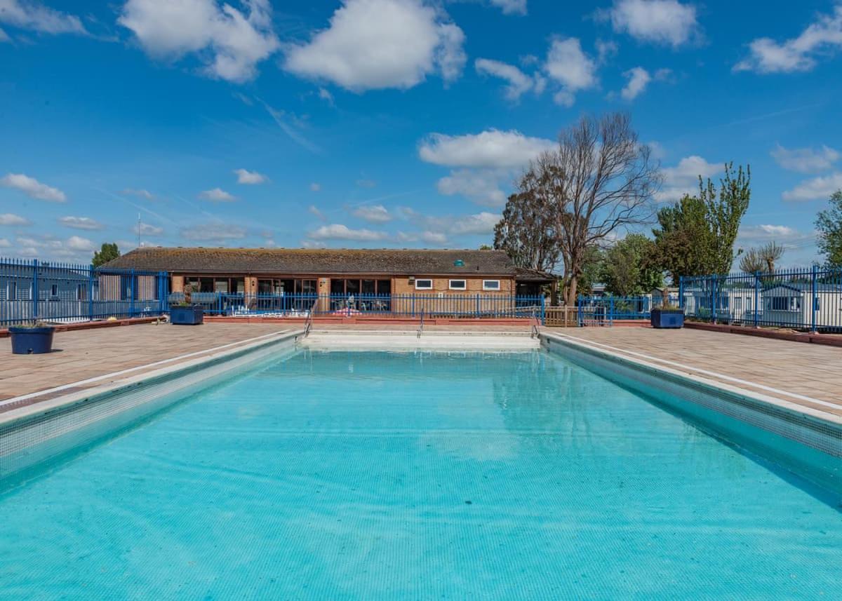 Riverside Caravan Holiday Park Bognor Regis Exterior photo
