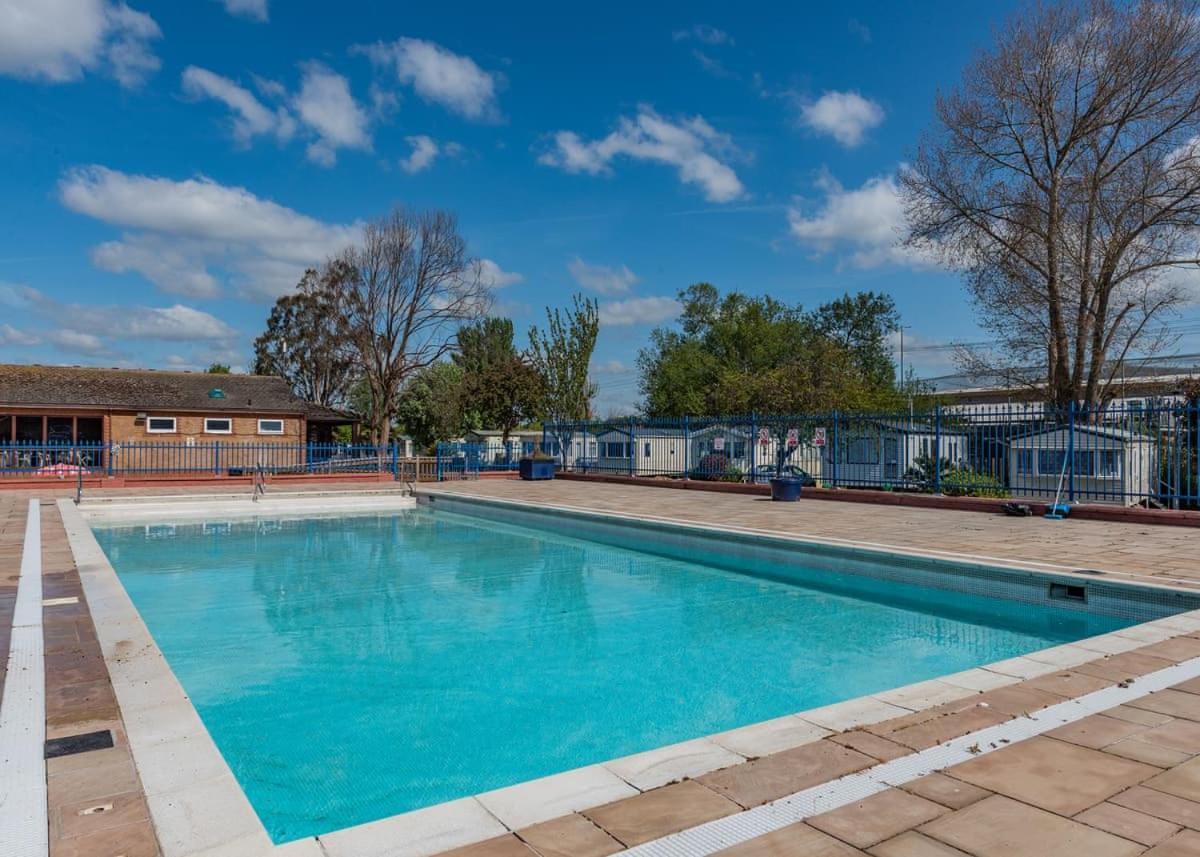 Riverside Caravan Holiday Park Bognor Regis Exterior photo