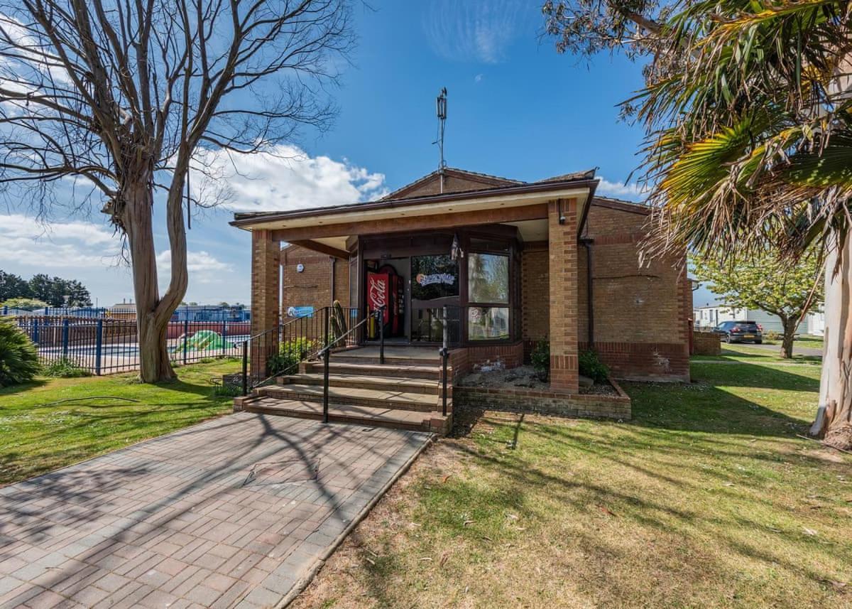 Riverside Caravan Holiday Park Bognor Regis Exterior photo